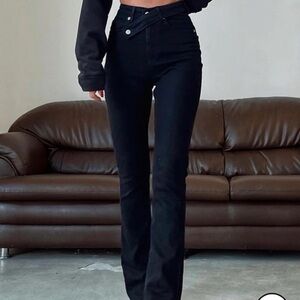 Piral cross belt jeans in black. Size Medium